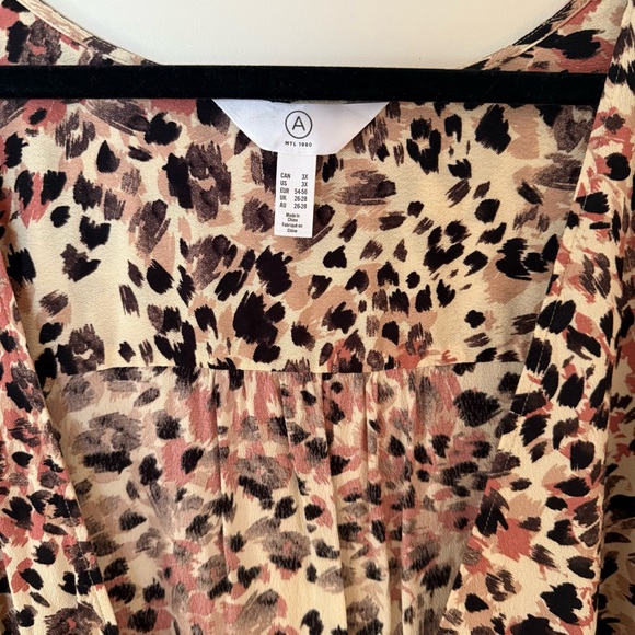 Gorgeous Leopard Print Toe Front Blouse - Picture 2 of 5